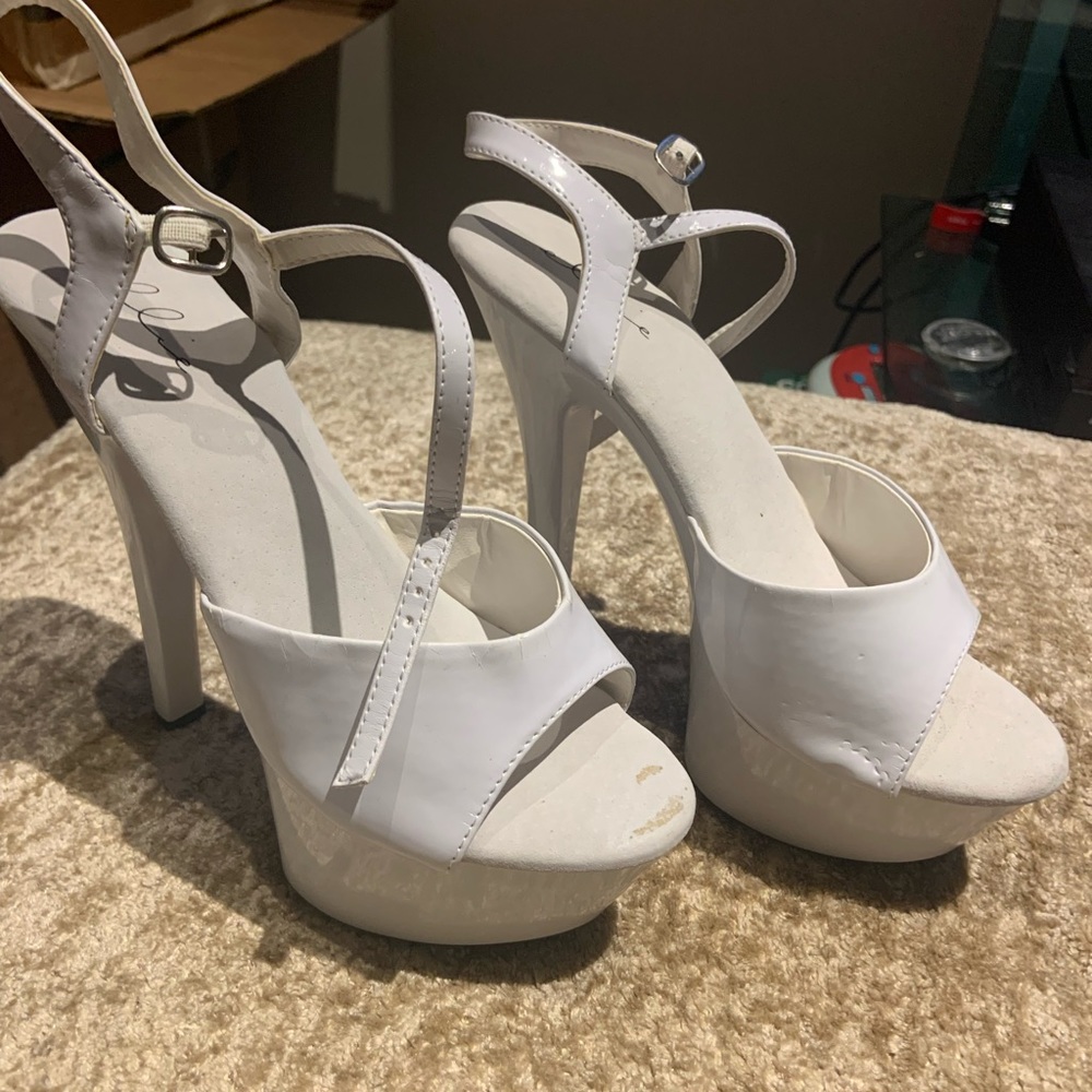 Ellie white size 7 high heels